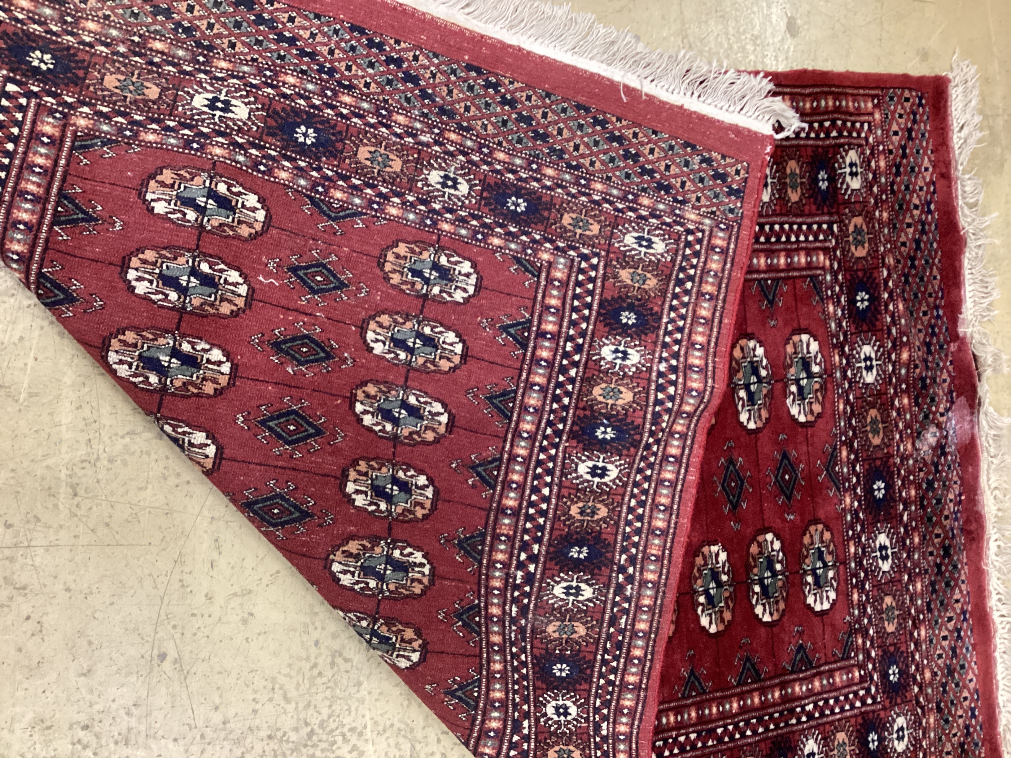 A Bokhara red ground rug, 150 x 96cm